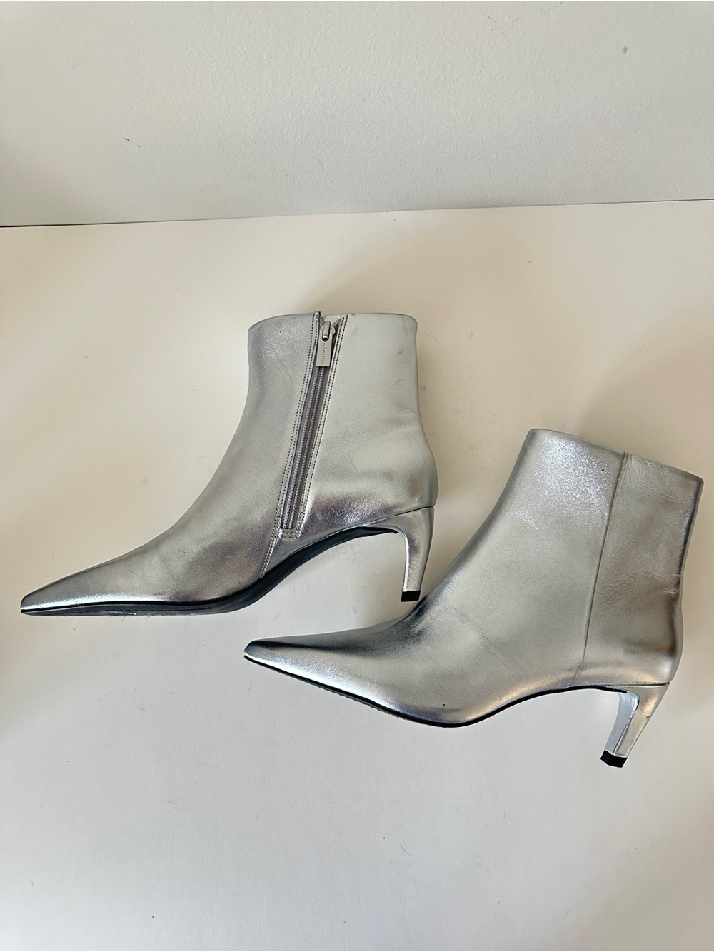 NEW Vince Camuto Quinley Silver Leather Pointed-Toe Women's Ankle Booties Sz 7.5 - Picture 7 of 12